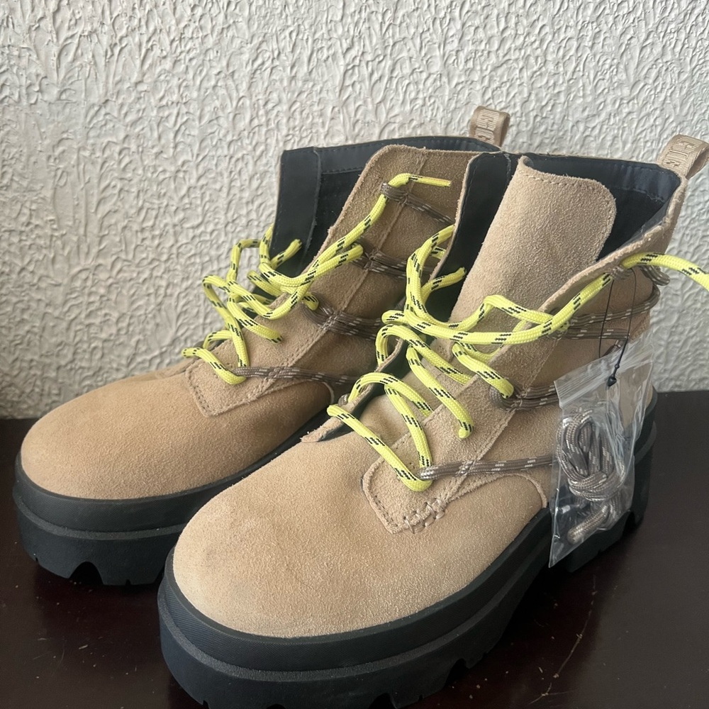 Woman Ugg boots